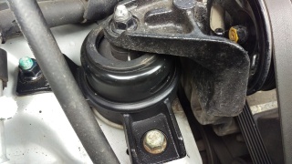 Замена опоры двигателя Land Rover в Жуковском